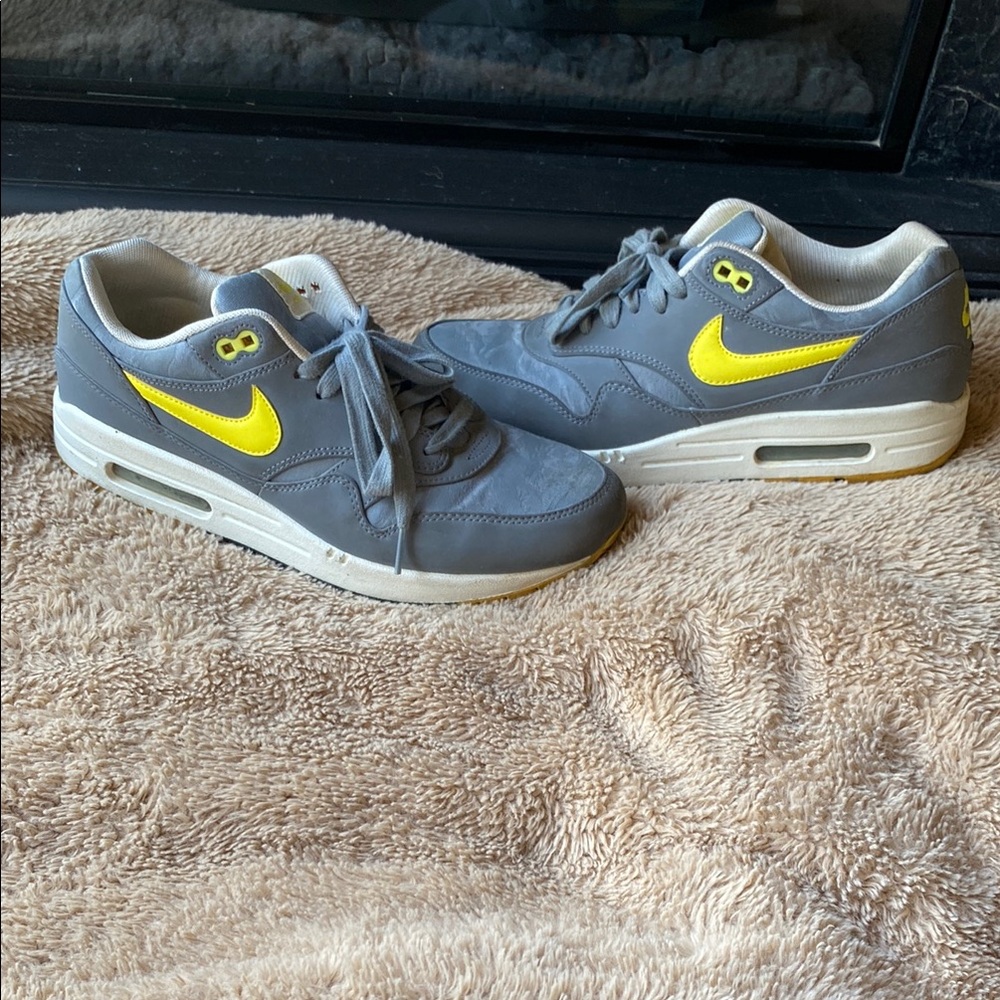 Nike air max Sneakers in Gray and Yellow